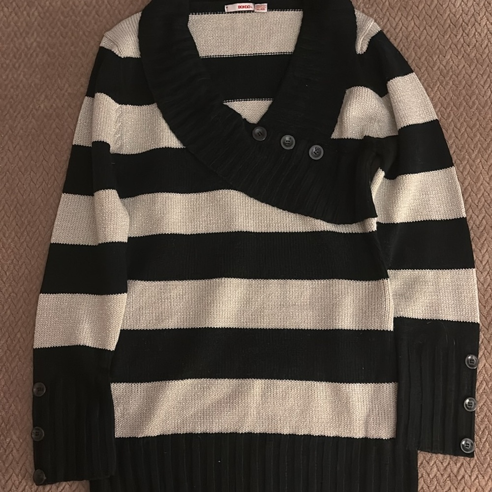 Junior’s Bongo sweater Size X-Large, Black and silver